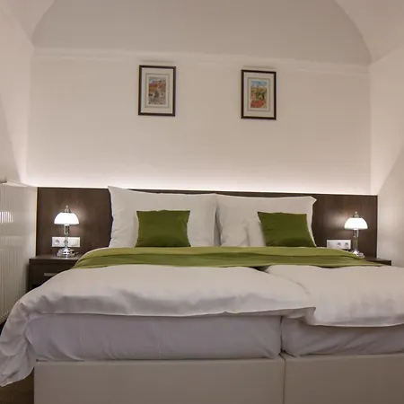 Apartmanhotel Mecset Eger