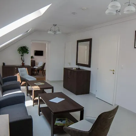 Mecset Апарт-готель Еґер