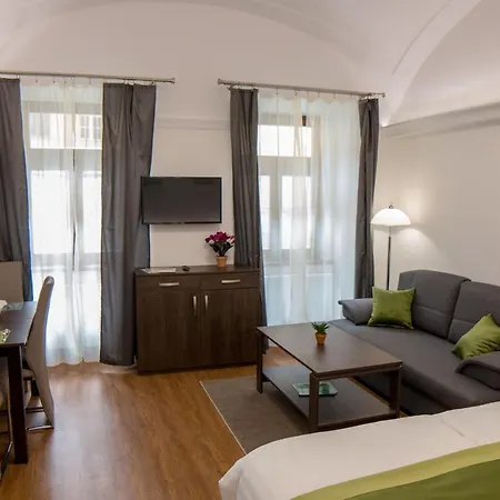 Mecset Апарт-готель Еґер