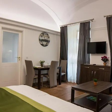 Mecset Apartmanhotel 4*